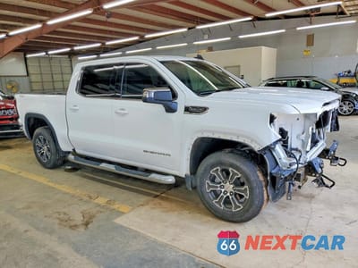Czwarte zdjęcie samochodu z boku: 2024 GMC SIERRA K1500 SLE VIN:1GTUUBED1RZ196634 - miniatura