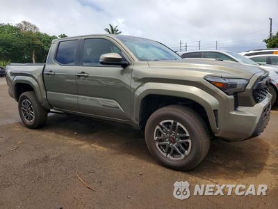 Czwarte zdjęcie samochodu z boku: 2025 TOYOTA TACOMA SR5 VIN:3TYLB5JN3ST080851 - miniatura