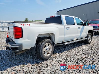 Trzecie zdjęcie samochodu z tyłu: 2016 CHEVROLET SILVERADO K2500 HEAVY DUTY VIN:1GC1KUEG2GF200039 - miniatura
