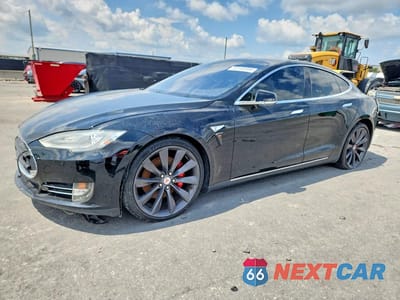 2014 TESLA MODEL S 5YJSA1H25EFP64873 - główne zdjęcie licytacji z USA - miniatura