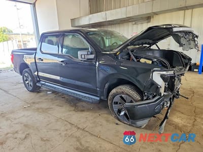Czwarte zdjęcie samochodu z boku: 2024 FORD F150 LIGHTNING XLT VIN:1FTVW3LK4RWG06236 - miniatura