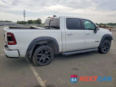 Trzecie zdjęcie samochodu z tyłu: 2021 RAM 1500 LARAMIE VIN:1C6SRFJT4MN535343 - miniatura