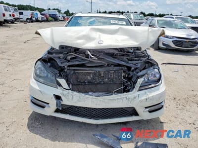 Piąte zdjęcie samochodu w środku: 2012 MERCEDES-BENZ C 300 4MATIC VIN:WDDGF8BB9CR234783 - miniatura