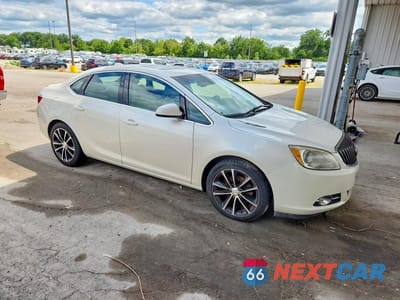Czwarte zdjęcie samochodu z boku: 2016 BUICK VERANO SPORT TOURING VIN:1G4PW5SK3G4132807 - miniatura