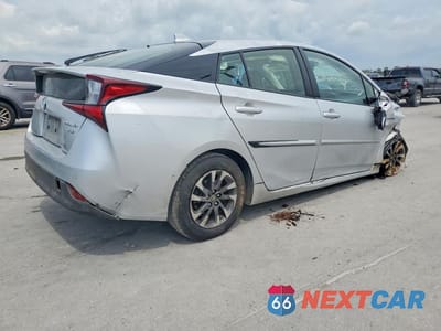 Trzecie zdjęcie samochodu z tyłu: 2020 TOYOTA PRIUS XLE VIN:JTDKARFU1L3107162 - miniatura