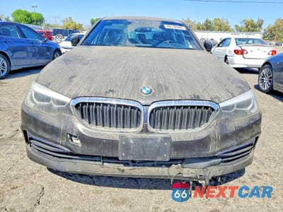 Piąte zdjęcie samochodu w środku: 2020 BMW 530E VIN:WBAJA9C07LB399822 - miniatura