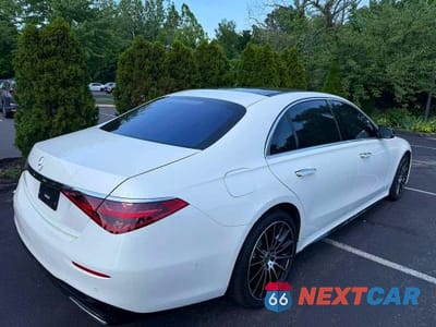 Trzecie zdjęcie samochodu z tyłu: 2022 MERCEDES-BENZ S 580 4MATIC VIN:W1K6G7GB3NA106035 - miniatura