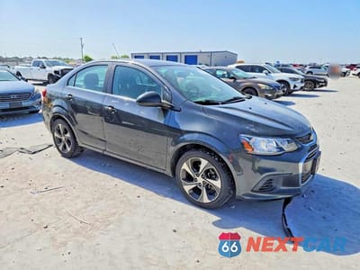 Czwarte zdjęcie samochodu z boku: 2019 CHEVROLET SONIC PREMIER VIN:1G1JF5SB9K4121175 - miniatura