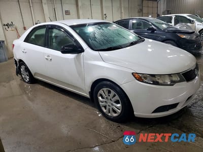 Czwarte zdjęcie samochodu z boku: 2011 KIA FORTE EX VIN:KNAFU4A2XB5424746 - miniatura