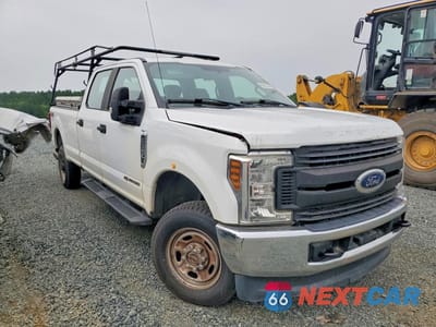 Czwarte zdjęcie samochodu z boku: 2019 FORD F350 SUPER DUTY VIN:1FT7W3BT3KEG49559 - miniatura