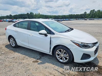 Czwarte zdjęcie samochodu z boku: 2019 CHEVROLET CRUZE LT VIN:1G1BE5SM4K7115081 - miniatura
