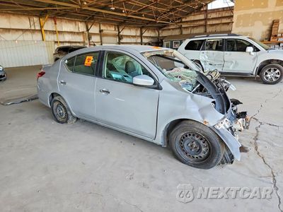 Czwarte zdjęcie samochodu z boku: 2019 NISSAN VERSA SV VIN:3N1CN7AP2KL850403 - miniatura