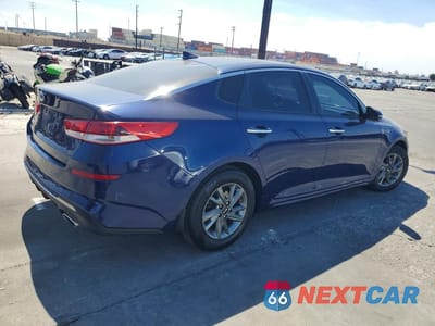 Trzecie zdjęcie samochodu z tyłu: 2019 KIA OPTIMA LX VIN:5XXGT4L3XKG319989 - miniatura