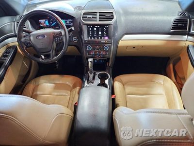 Zdjęcie 8 z 14 samochodu: 2017 FORD EXPLORER XLT VIN:1FM5K8D8XHGD32993 - miniatura