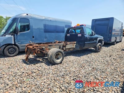 Trzecie zdjęcie samochodu z tyłu: 2004 GMC NEW SIERRA C3500 VIN:1GDJC34U24E285170 - miniatura