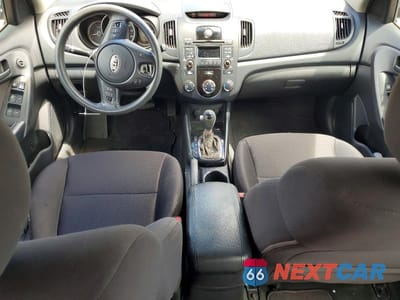 Zdjęcie 8 z 12 samochodu: 2012 KIA FORTE EX VIN:KNAFU5A28C5547226 - miniatura