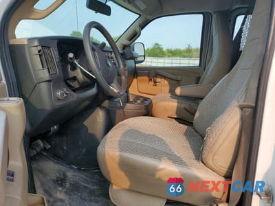 Zdjęcie 7 z 13 samochodu: 2019 CHEVROLET EXPRESS G2500 VIN:1GCWGAF1XK1254985 - miniatura