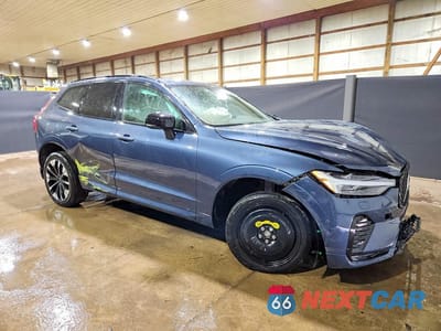Czwarte zdjęcie samochodu z boku: 2026 VOLVO XC60 PLUS VIN:YV4M12RC3T1414361 - miniatura
