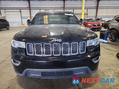 Piąte zdjęcie samochodu w środku: 2019 JEEP GRAND CHEROKEE LAREDO VIN:1C4RJEAG1KC681090 - miniatura