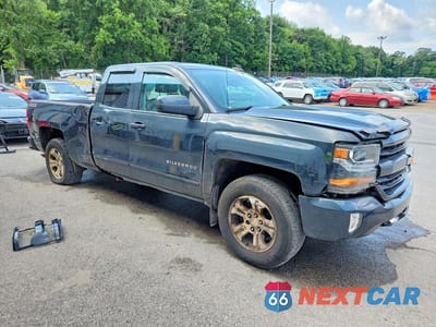 Czwarte zdjęcie samochodu z boku: 2017 CHEVROLET SILVERADO K1500 LT VIN:1GCVKREC1HZ366872 - miniatura