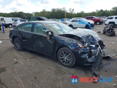 Czwarte zdjęcie samochodu z boku: 2018 LEXUS ES 350 VIN:58ABK1GG2JU095977 - miniatura
