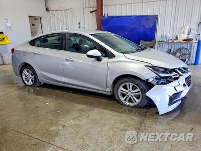 Czwarte zdjęcie samochodu z boku: 2017 CHEVROLET CRUZE LT VIN:1G1BE5SMXH7196757 - miniatura