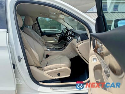 Piąte zdjęcie samochodu w środku: 2017 MERCEDES-BENZ GLC 300 4MATIC VIN:WDC0G4KB7HF242188 - miniatura