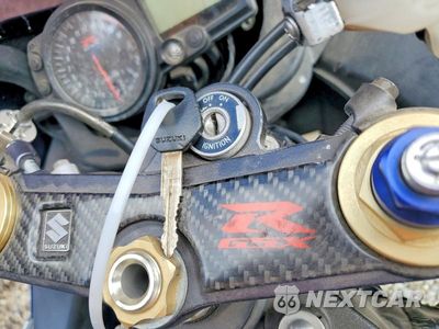 Zdjęcie 8 z 9 samochodu: 2004 SUZUKI GSX-R750 K VIN:JS1GR7JA642104937 - miniatura