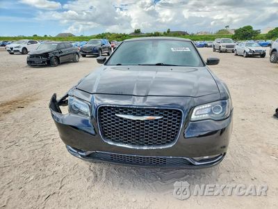 Piąte zdjęcie samochodu w środku: 2018 CHRYSLER 300 S VIN:2C3CCAGG1JH223145 - miniatura