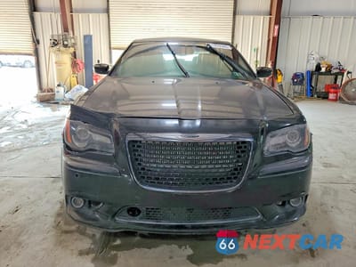 Piąte zdjęcie samochodu w środku: 2013 CHRYSLER 300 SRT-8 VIN:2C3CCAFJ5DH529881 - miniatura