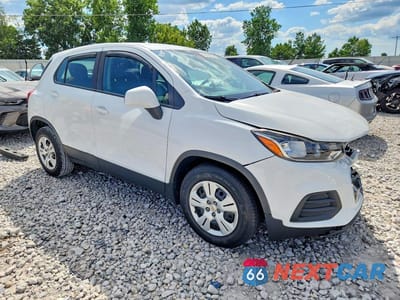 Czwarte zdjęcie samochodu z boku: 2017 CHEVROLET TRAX LS VIN:KL7CJKSB2HB203778 - miniatura