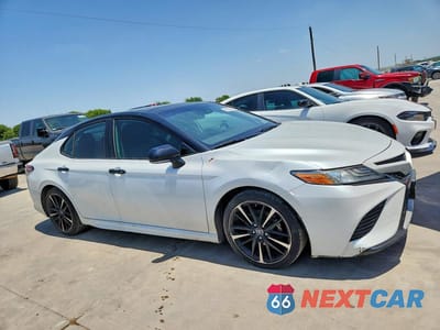 Czwarte zdjęcie samochodu z boku: 2019 TOYOTA CAMRY XSE VIN:4T1B61HK1KU280764 - miniatura