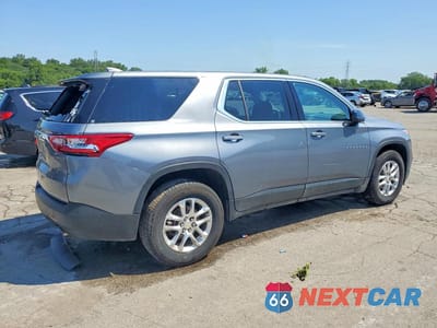 Trzecie zdjęcie samochodu z tyłu: 2021 CHEVROLET TRAVERSE LS VIN:1GNEVFKW2MJ200056 - miniatura