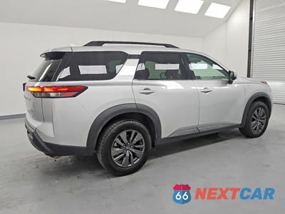 Trzecie zdjęcie samochodu z tyłu: 2024 NISSAN PATHFINDER SV VIN:5N1DR3BA3RC258969 - miniatura