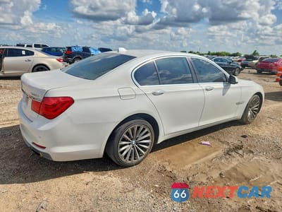 Trzecie zdjęcie samochodu z tyłu: 2012 BMW 740 I VIN:WBAKA4C54CDS99121 - miniatura