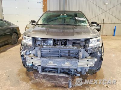 Piąte zdjęcie samochodu w środku: 2017 FORD EXPLORER XLT VIN:1FM5K8D83HGC75259 - miniatura