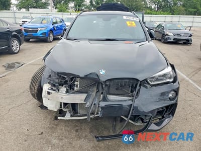 Piąte zdjęcie samochodu w środku: 2017 BMW X1 XDRIVE28I VIN:WBXHT3C38H5F82127 - miniatura