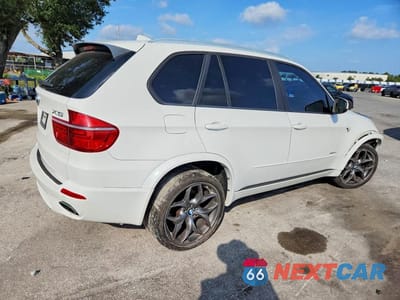 Trzecie zdjęcie samochodu z tyłu: 2012 BMW X5 XDRIVE50I VIN:5UXZV8C53CL423817 - miniatura