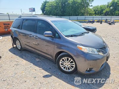 Czwarte zdjęcie samochodu z boku: 2015 TOYOTA SIENNA XLE 8-PASSENGER VIN:5TDYK3DC8FS641809 - miniatura