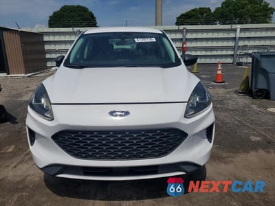 Piąte zdjęcie samochodu w środku: 2022 FORD ESCAPE S VIN:1FMCU0F69NUA84666 - miniatura