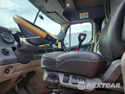 Zdjęcie 7 z 14 samochodu: 2015 FREIGHTLINER CASCADIA SEMI TRUCK VIN:3AKGGLD55FSGD8572 - miniatura