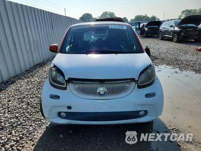 Piąte zdjęcie samochodu w środku: 2016 SMART FORTWO VIN:WMEFJ5DAXGK060830 - miniatura
