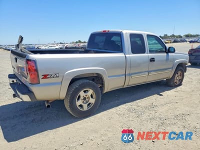 Trzecie zdjęcie samochodu z tyłu: 2004 CHEVROLET SILVERADO K1500 VIN:2GCEK19T641243017 - miniatura