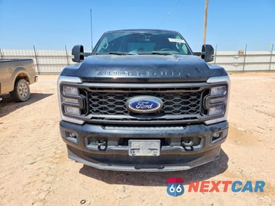 Piąte zdjęcie samochodu w środku: 2023 FORD F250 SUPER DUTY VIN:1FT8W2BT0PEC15248 - miniatura