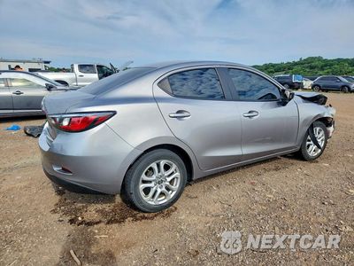 Trzecie zdjęcie samochodu z tyłu: 2016 SCION IA BASE VIN:3MYDLBZV5GY134068 - miniatura