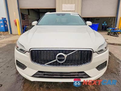 Piąte zdjęcie samochodu w środku: 2021 VOLVO XC60 T5 MOMENTUM VIN:YV4102RK4M1758084 - miniatura