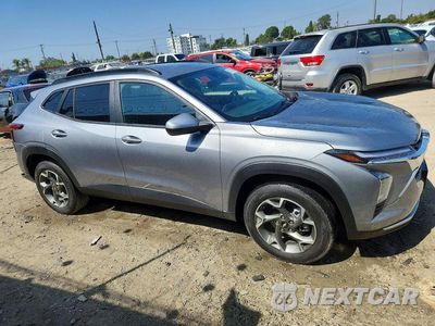 Czwarte zdjęcie samochodu z boku: 2026 CHEVROLET TRAX 1LT VIN:KL77LHEP9TC120681 - miniatura