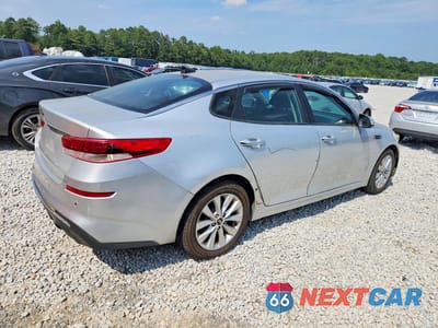 Trzecie zdjęcie samochodu z tyłu: 2017 KIA OPTIMA LX VIN:5XXGT4L38HG121811 - miniatura