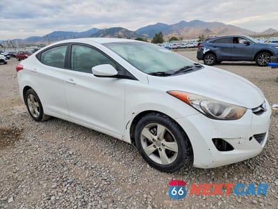 Czwarte zdjęcie samochodu z boku: 2012 HYUNDAI ELANTRA GLS VIN:5NPDH4AE0CH107732 - miniatura