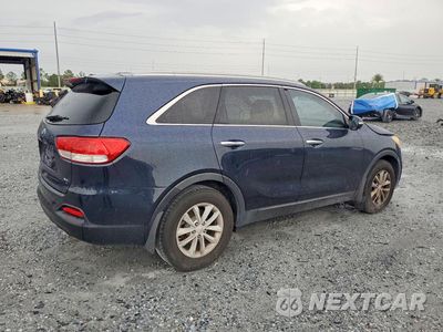 Trzecie zdjęcie samochodu z tyłu: 2016 KIA SORENTO LX V6 VIN:5XYPG4A58GG001977 - miniatura